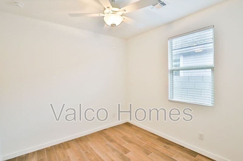 Waddell House: 16886 W Diana Avenue