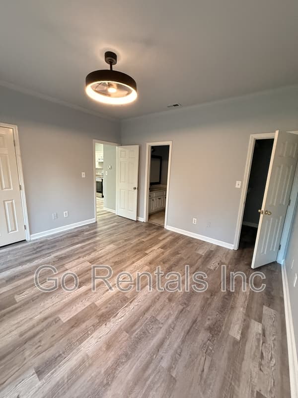 Calera House: 975 McAllister Drive