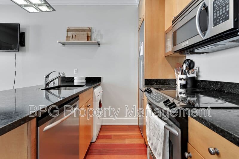 Washington Condo: 1121 24th ST. NW