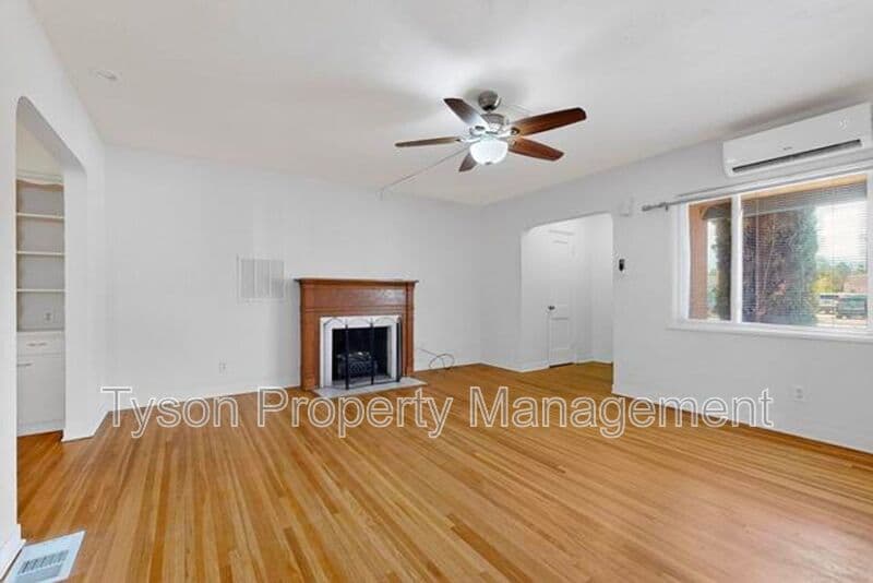 Albuquerque House: 1028 Princeton Dr NE