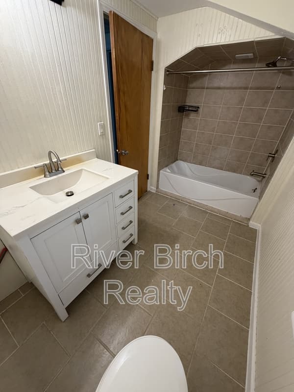Springfield House: 421 West Lawrence Avenue