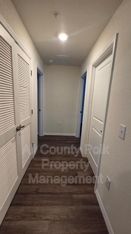 Lakeland Apartment: 915 Ariana St