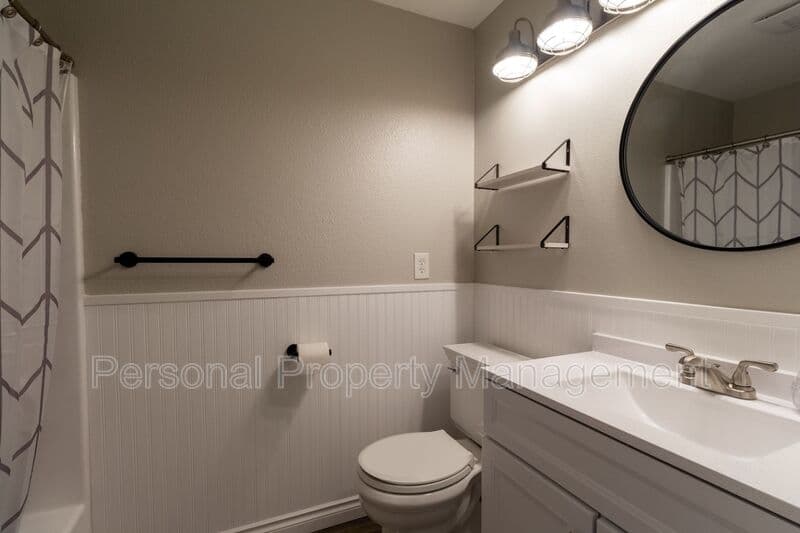 Vancouver House: 13906 NE 52nd Street
