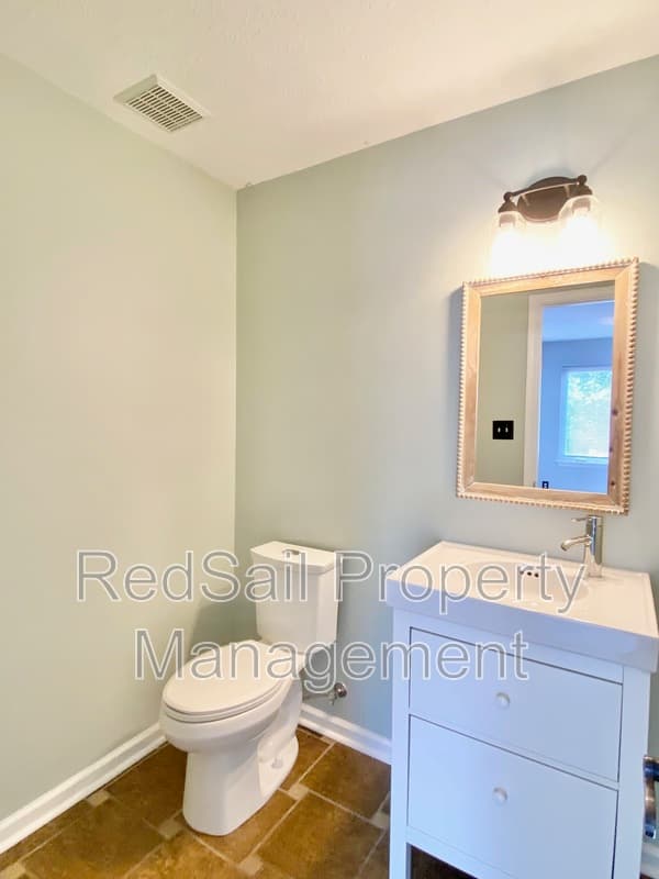 Poquoson House: 256R Hunts Neck Rd