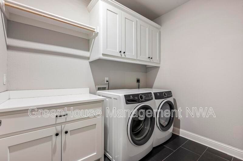 Bella Vista House: 28 Mills Dr