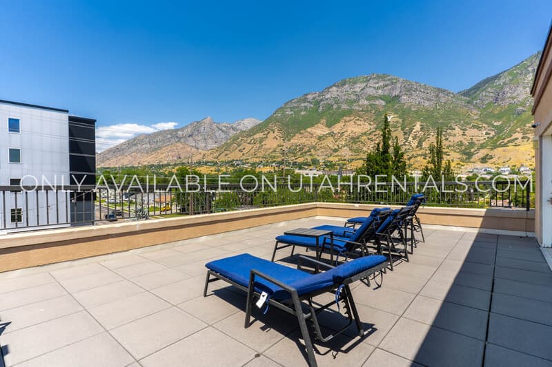 Provo House: 884 E 700 N