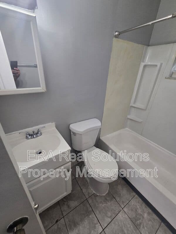 Columbus Condo: 2958 Sullivant ave
