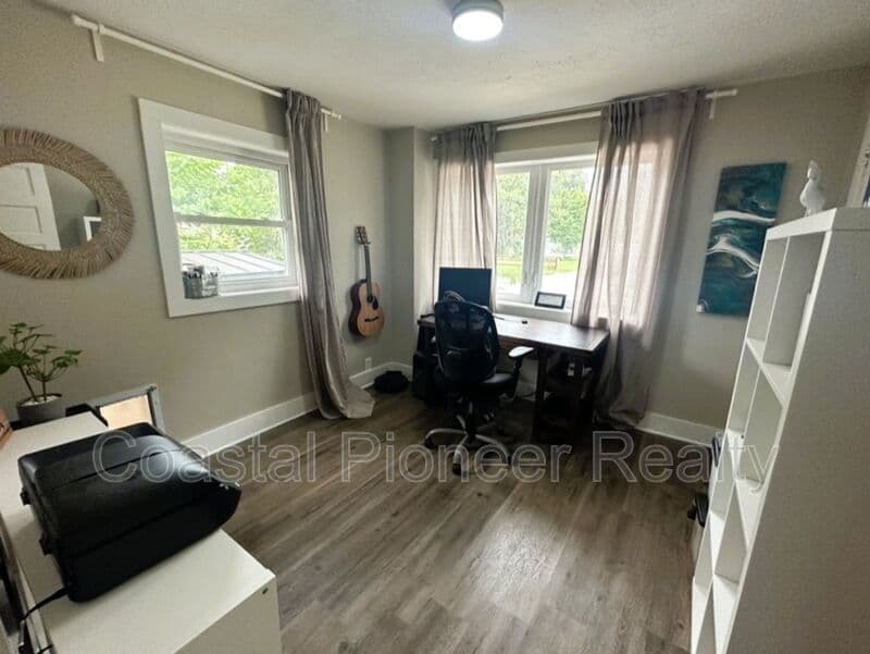 Tampa House: 115 W Plymouth St