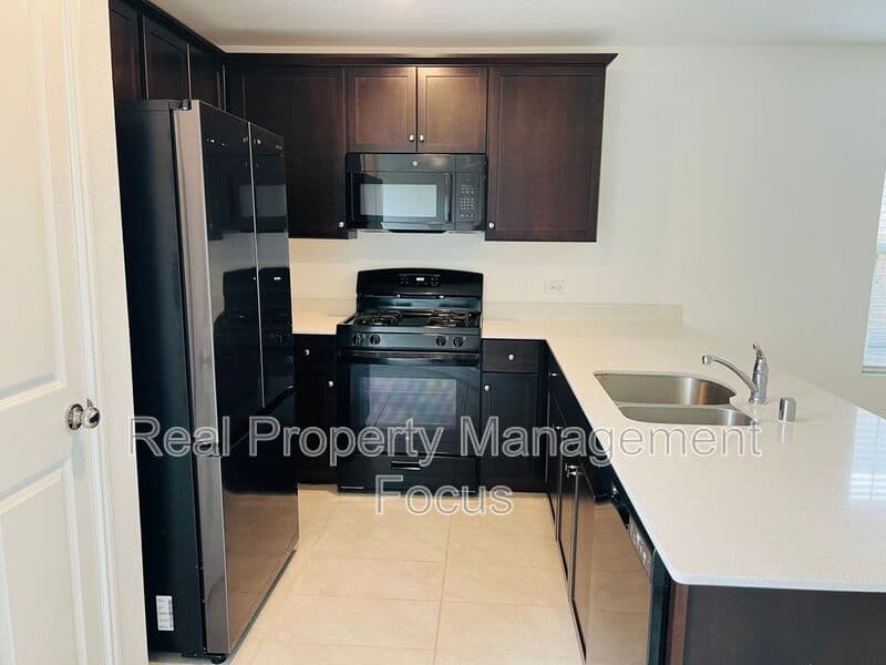 Oak Point House: 3401 Harper St