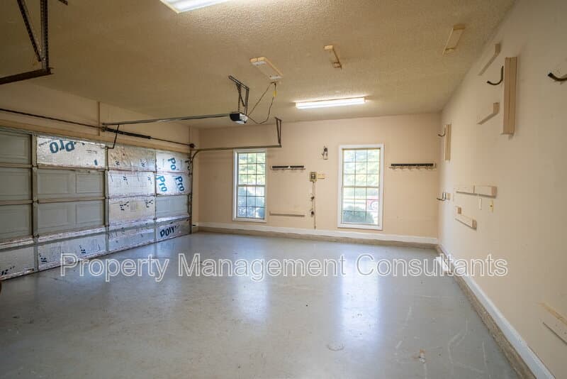 Madison House: 178 Sarah Jane Dr