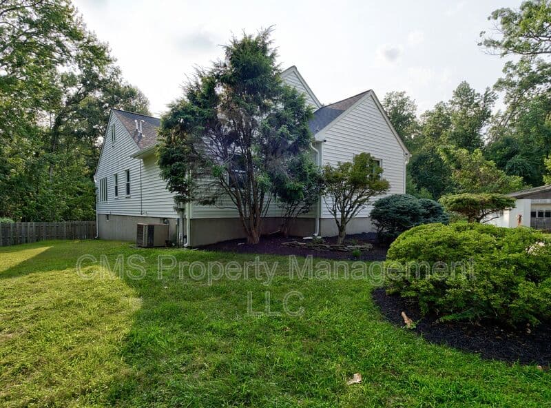 Morganville House: 17 Bauers Ln