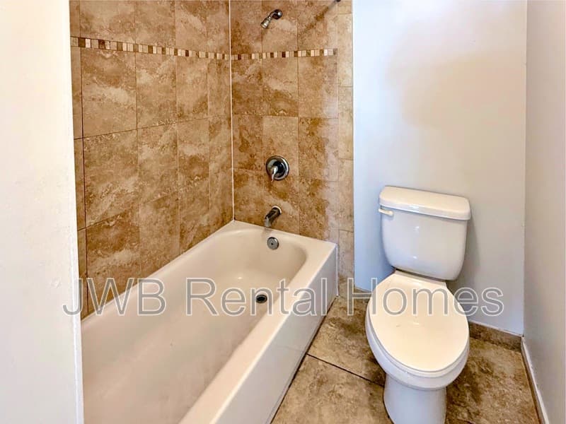 Jacksonville House: 4737 Sprite Rd