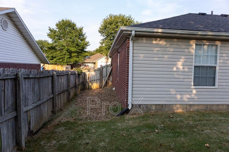 Fayetteville House: 833 S Eastview Drive