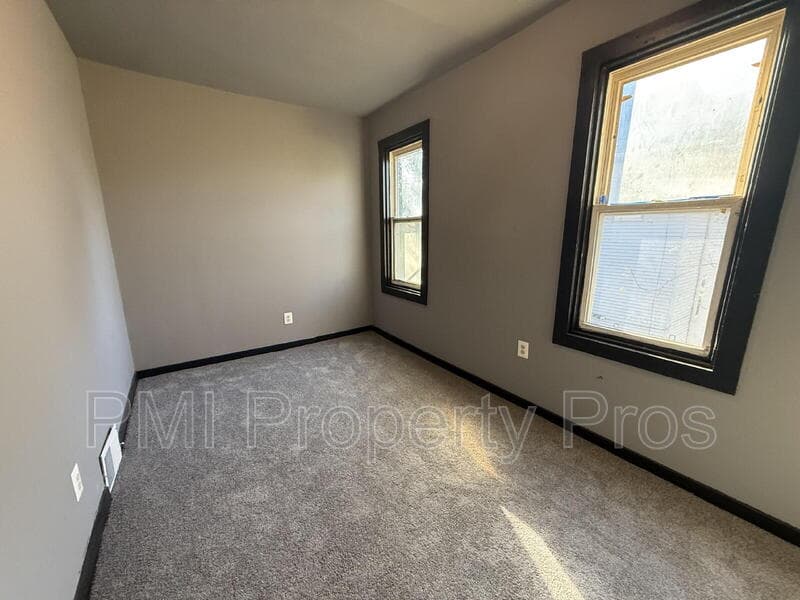 Milwaukee Condo: 3127 West Garfield Avenue