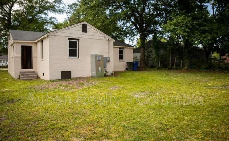 Columbia House: 1420 S Kilbourne Rd