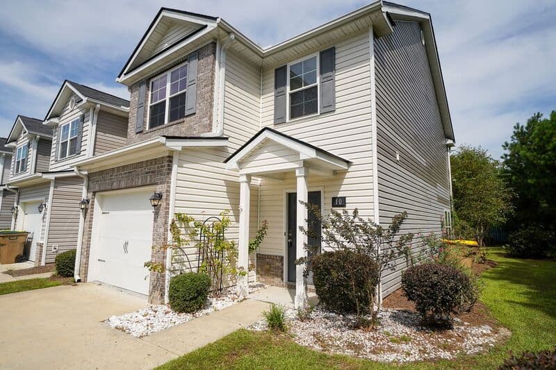 Richmond Hill House: 10 Kepler Loop