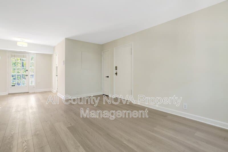 Arlington Condo: 2994 S Columbus St