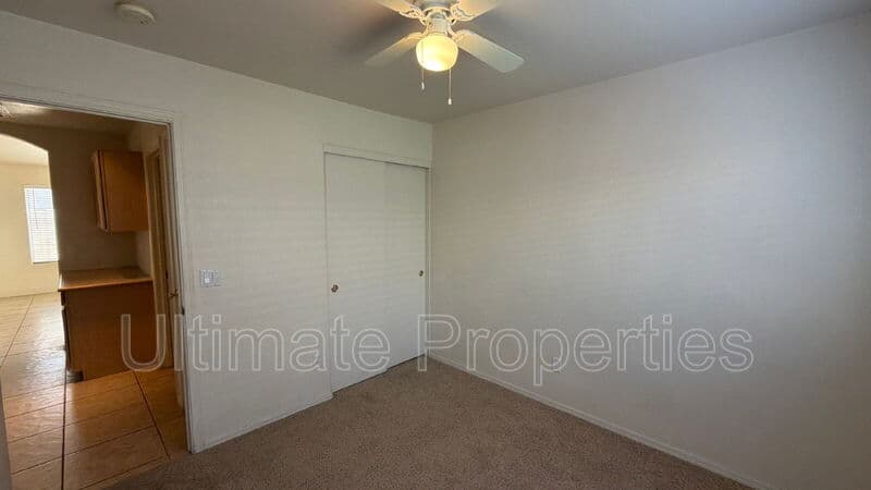 Peoria House: 8002 W Salter Dr