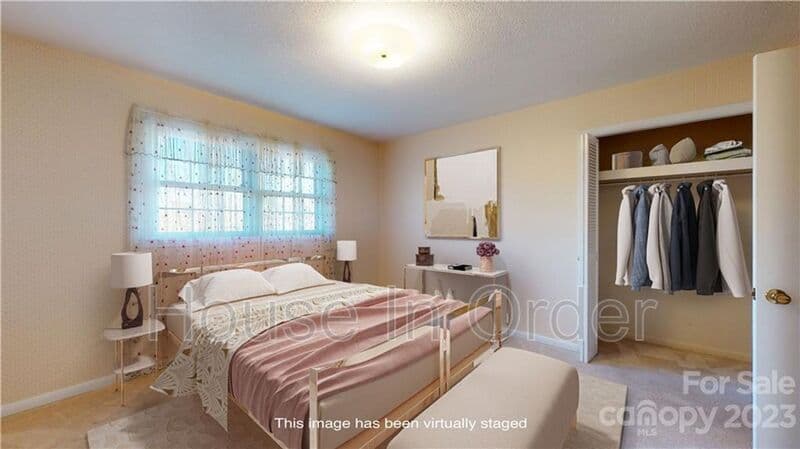 Marion House: 219 Ridge Rd
