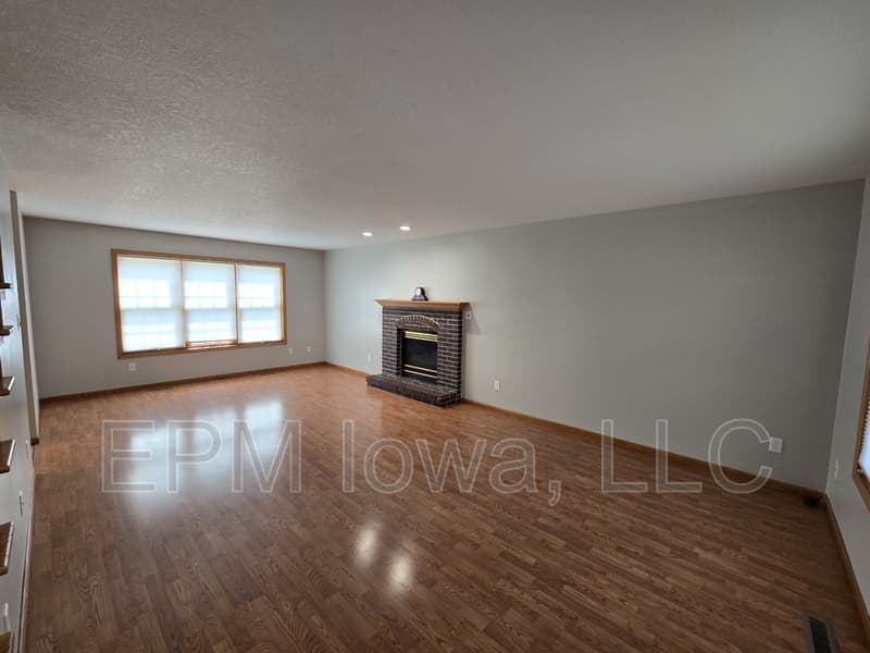 Cedar Falls House: 4710 Donald Drive