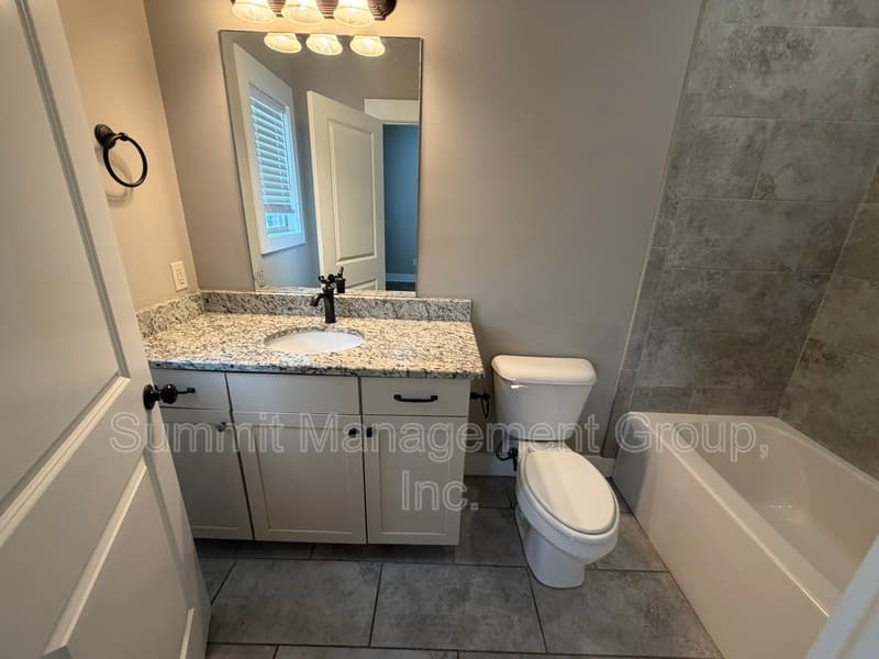 Jackson Condo: 860 S Harkness Street, Unit D
