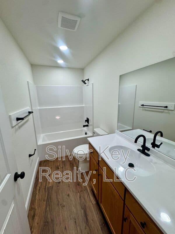Athens Townhome: 318 Million Street