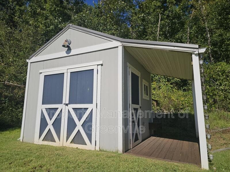 Taylors House: 625 Old Rutherford Rd