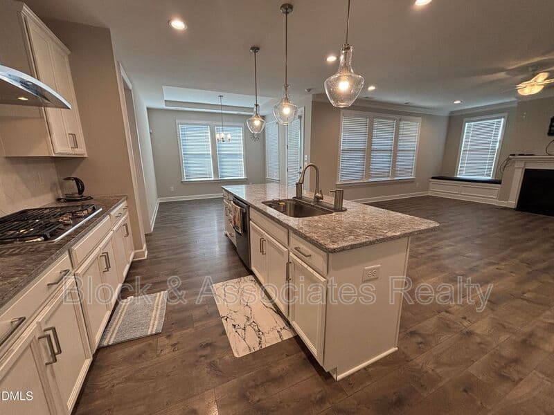 Wake Forest House: 2020 Edens Ridge