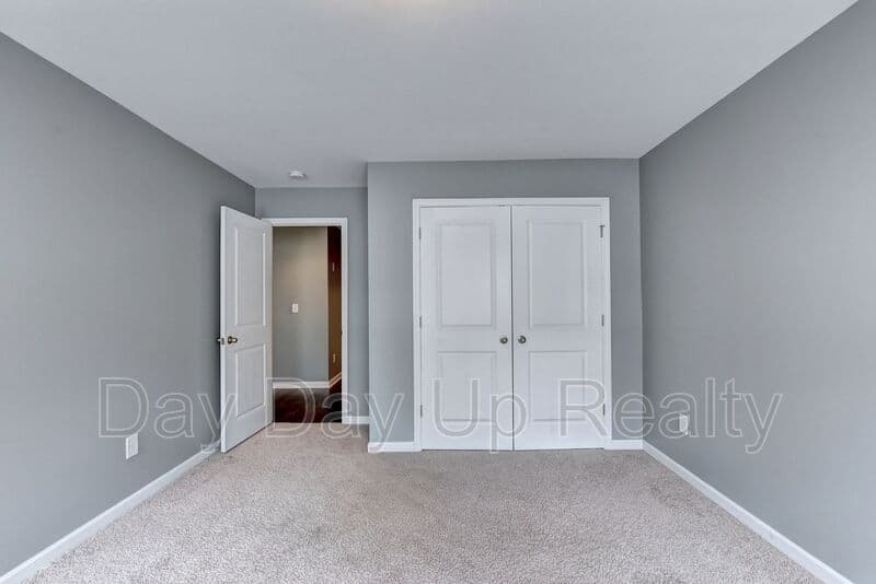 Suwanee House: 5605 Bright Cross Way