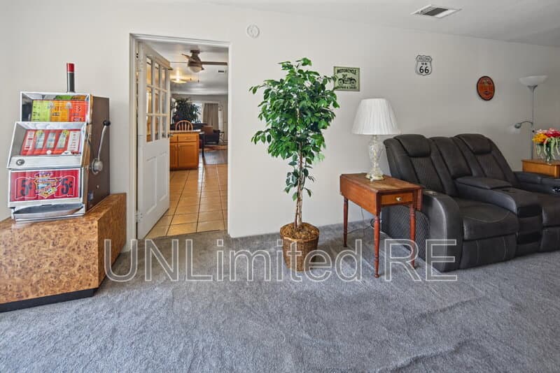 Bullhead City House: 1385 Church Dr