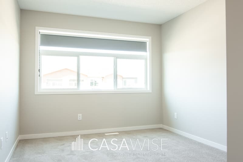 Edmonton House: 17220 9B Avenue Southwest