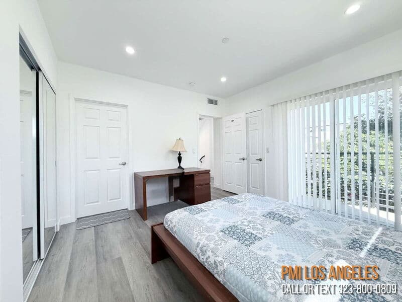 Los Angeles Condo: 1258 Leighton Avenue