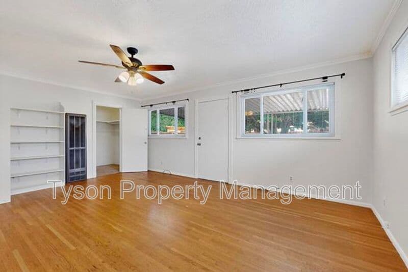 Albuquerque House: 1028 Princeton Dr NE