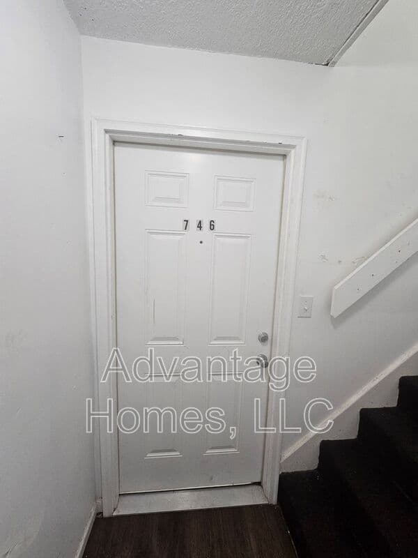 Kansas City House: 746 N 70th St