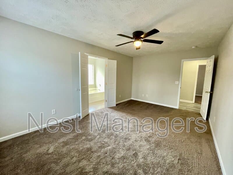 Fayetteville House: 804 Nighthawk Place