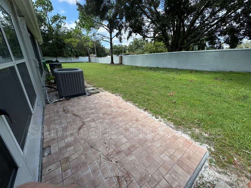 Brandon Townhome: 2308 Lake Woodberry Cir