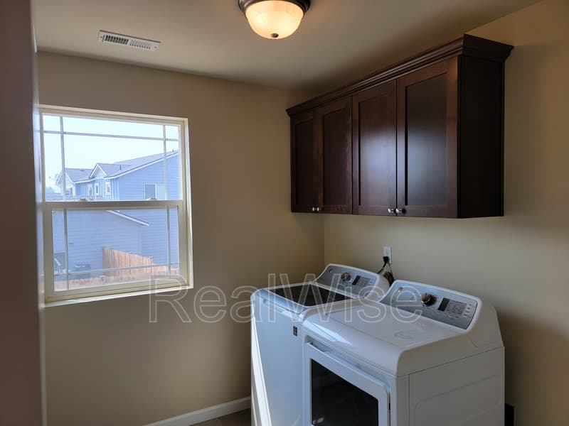 Bend House: 62727 Hawkview Rd