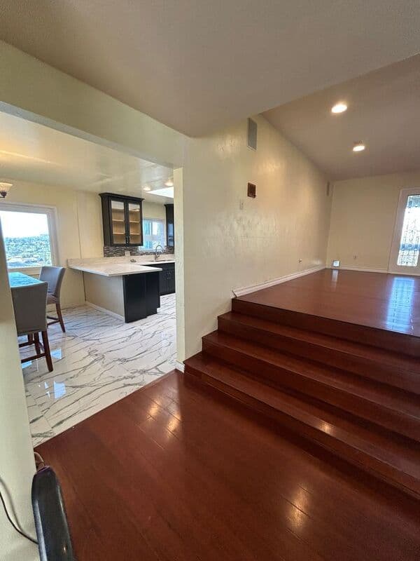 La Mesa House: 4040 Yale Ave