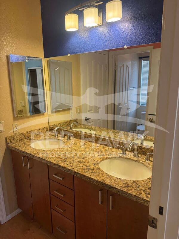 Tempe House: 25 W La Vieve Ln