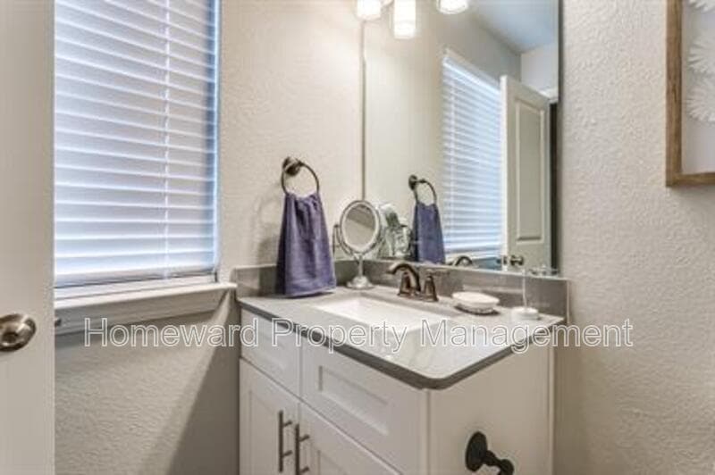 Denton Condo: 3816 Sheraton Rd Denton, TX 76209