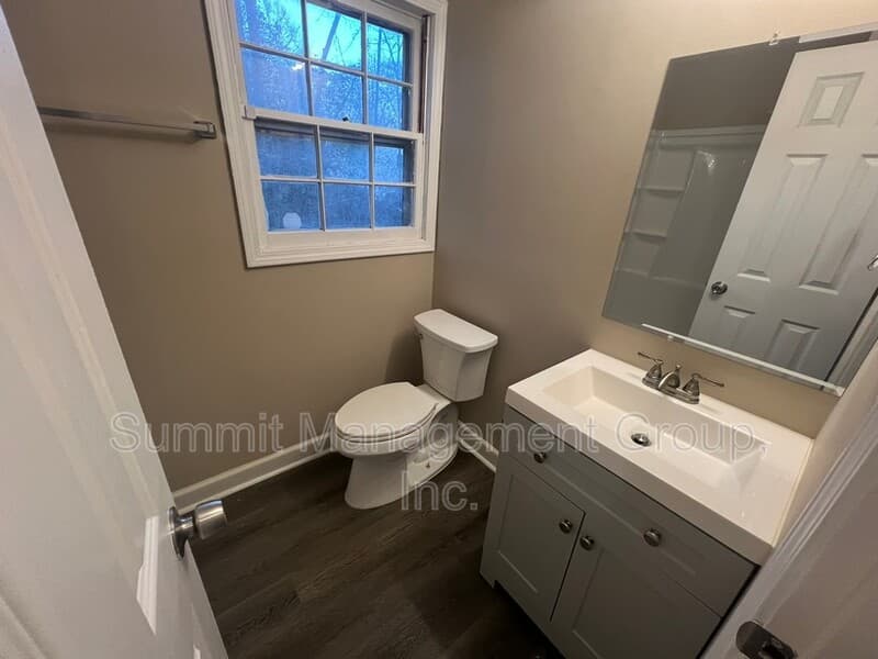 Monroe House: 313 Ash Street