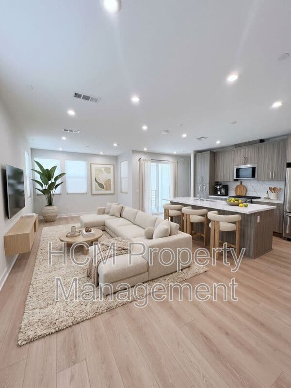 Anaheim House: 1211 W Bushell St