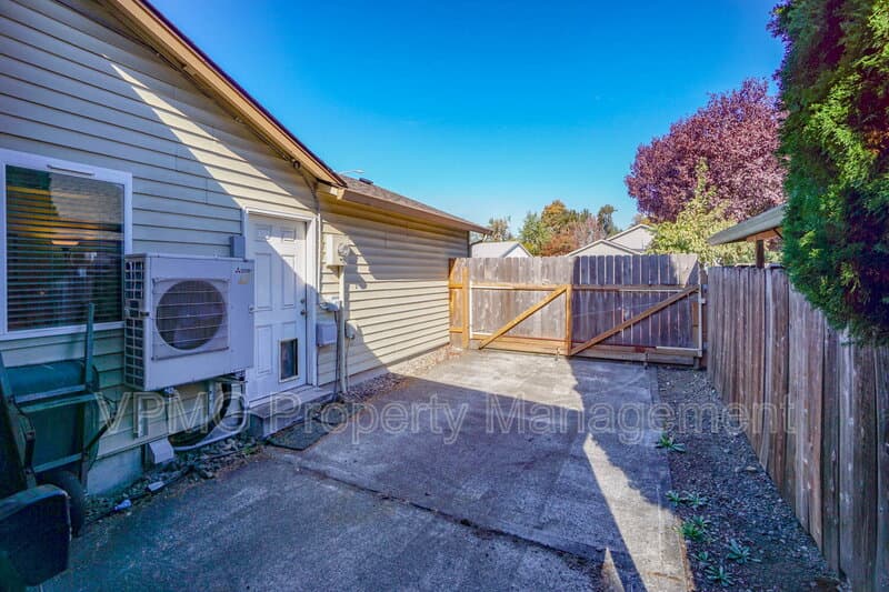 Vancouver House: 10505 Northeast 80th Street