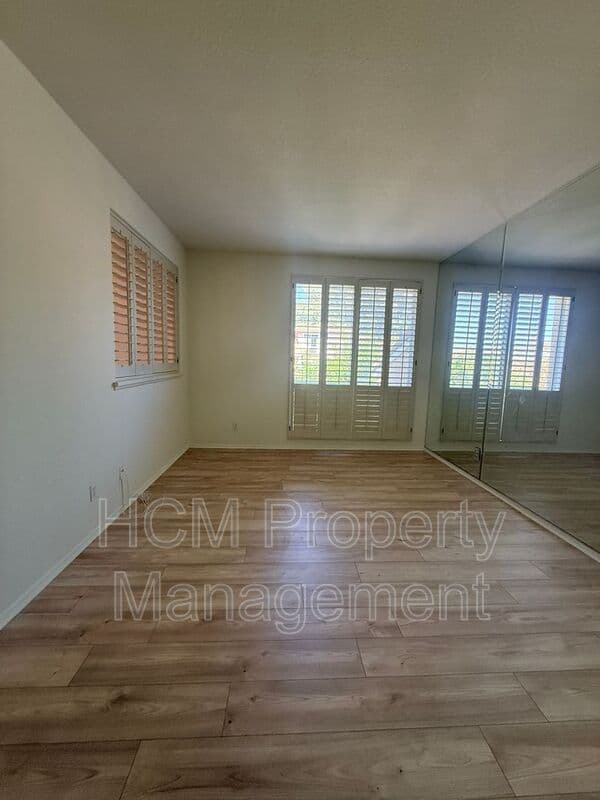 Anaheim House: 7776 E Portofino Ave