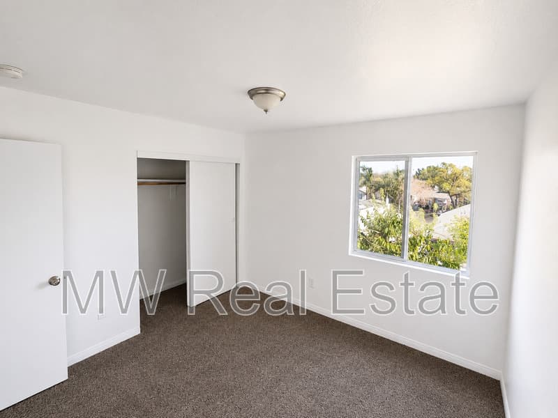Los Angeles House: 238 E Venon Ave