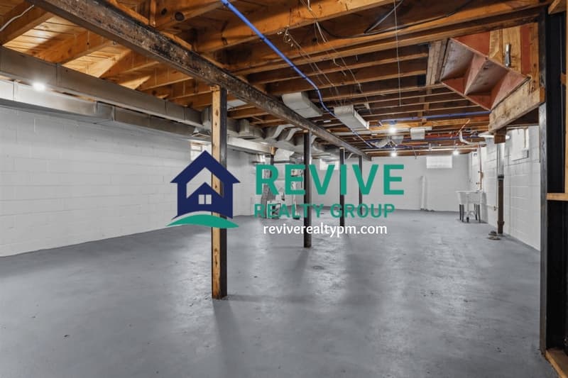 Detroit House: 18503 Prairie Street