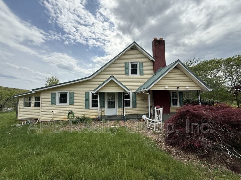 Mount Airy House: 479 Indian Grove Church Road