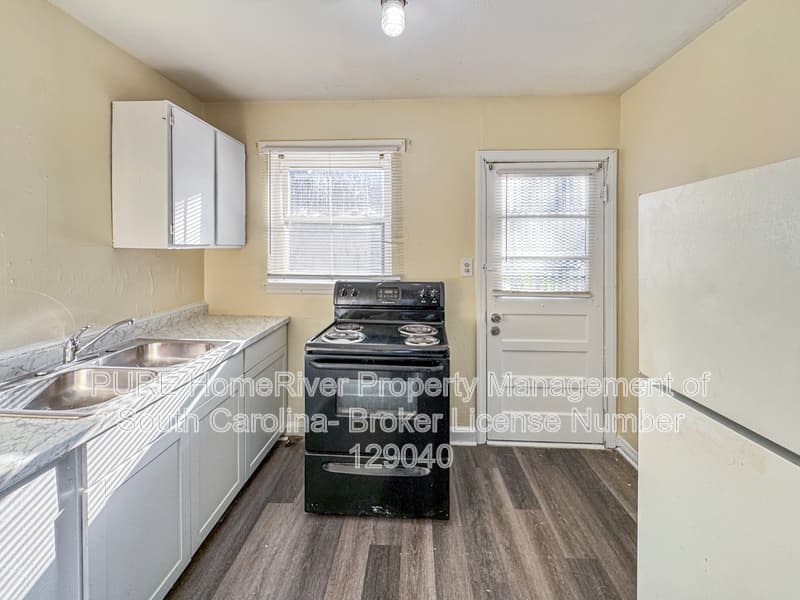 Columbia House: 2413 Laurel St