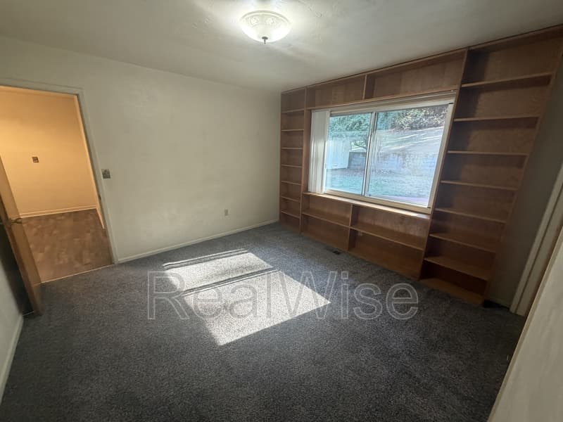 Grants Pass House: 7665 Rogue River Hwy