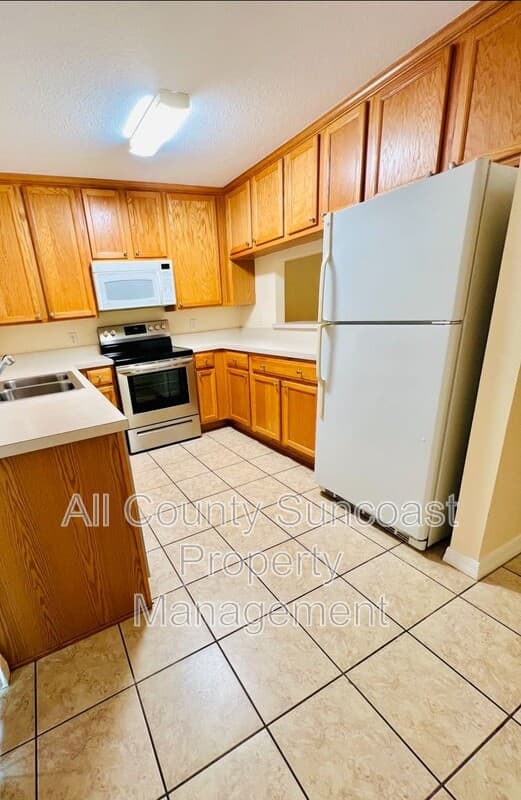 St. Petersburg House: 3872 Mariner Dr